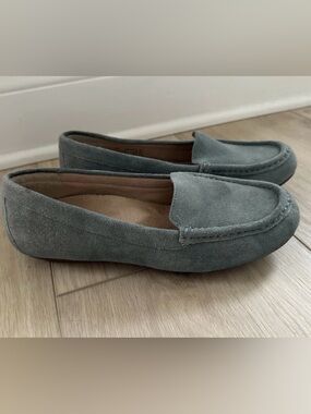 Vionic size 8 womens “Debbie” blue suede slip on loafers moccasins comfort shoes